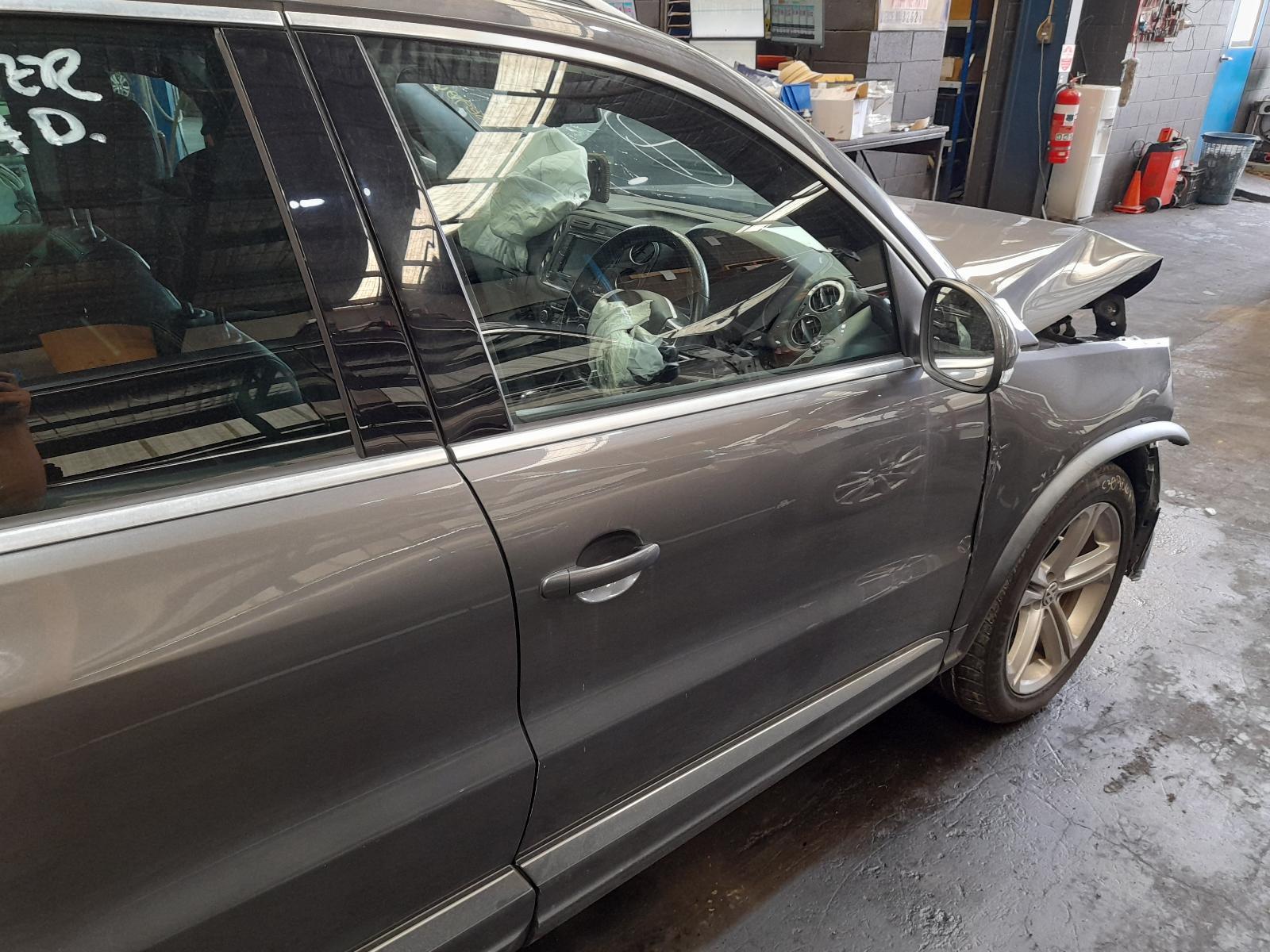 View Auto part Right Front Window Reg/Motor Volkswagen Tiguan 2014