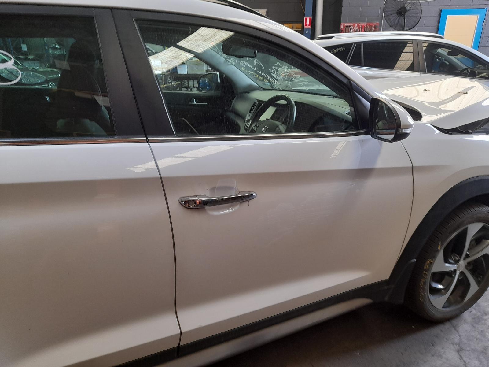 View Auto part Right Front Door Hyundai Tucson 2017