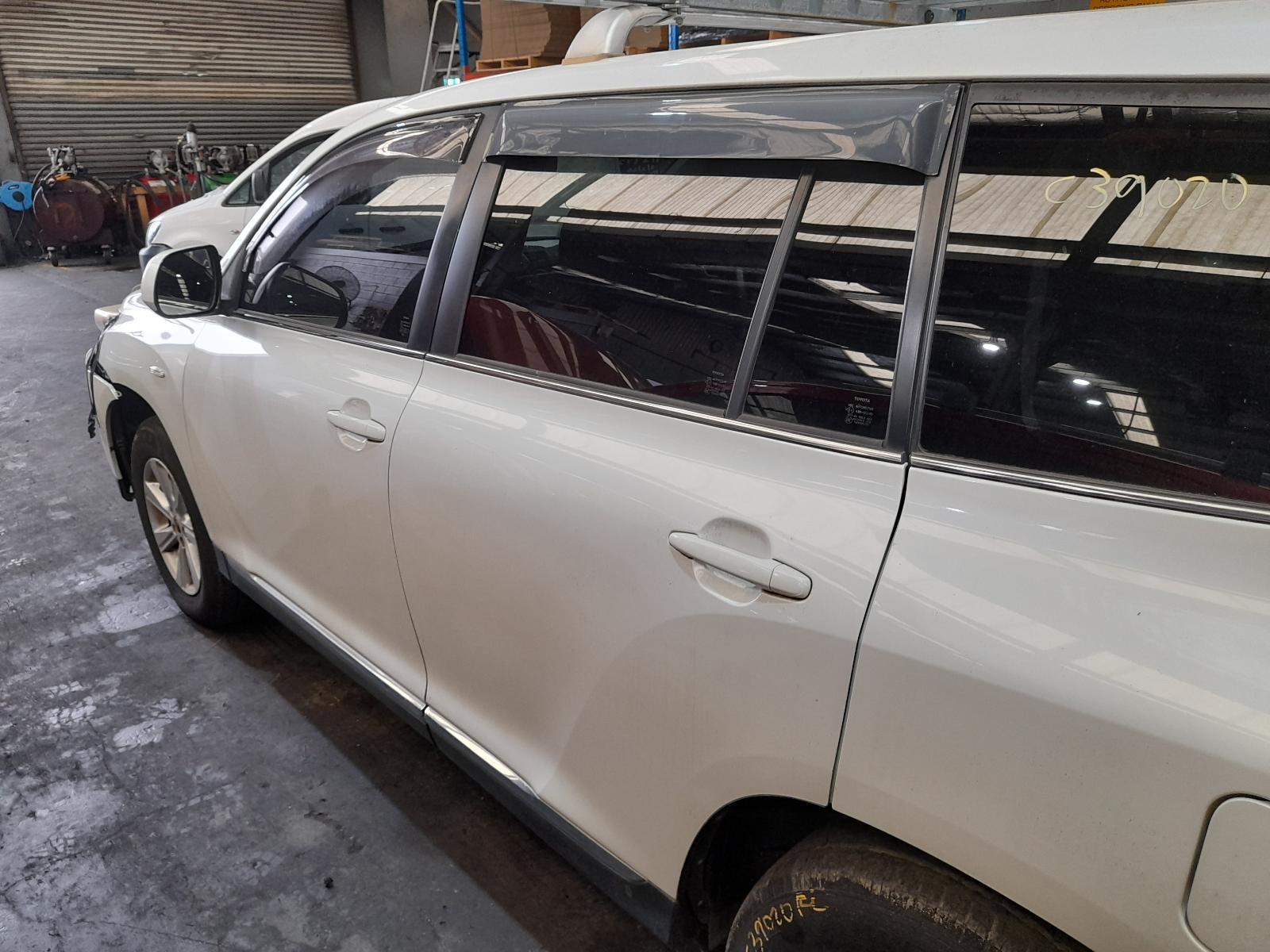 View Auto part Left Rear Side Glass Toyota Kluger 2012