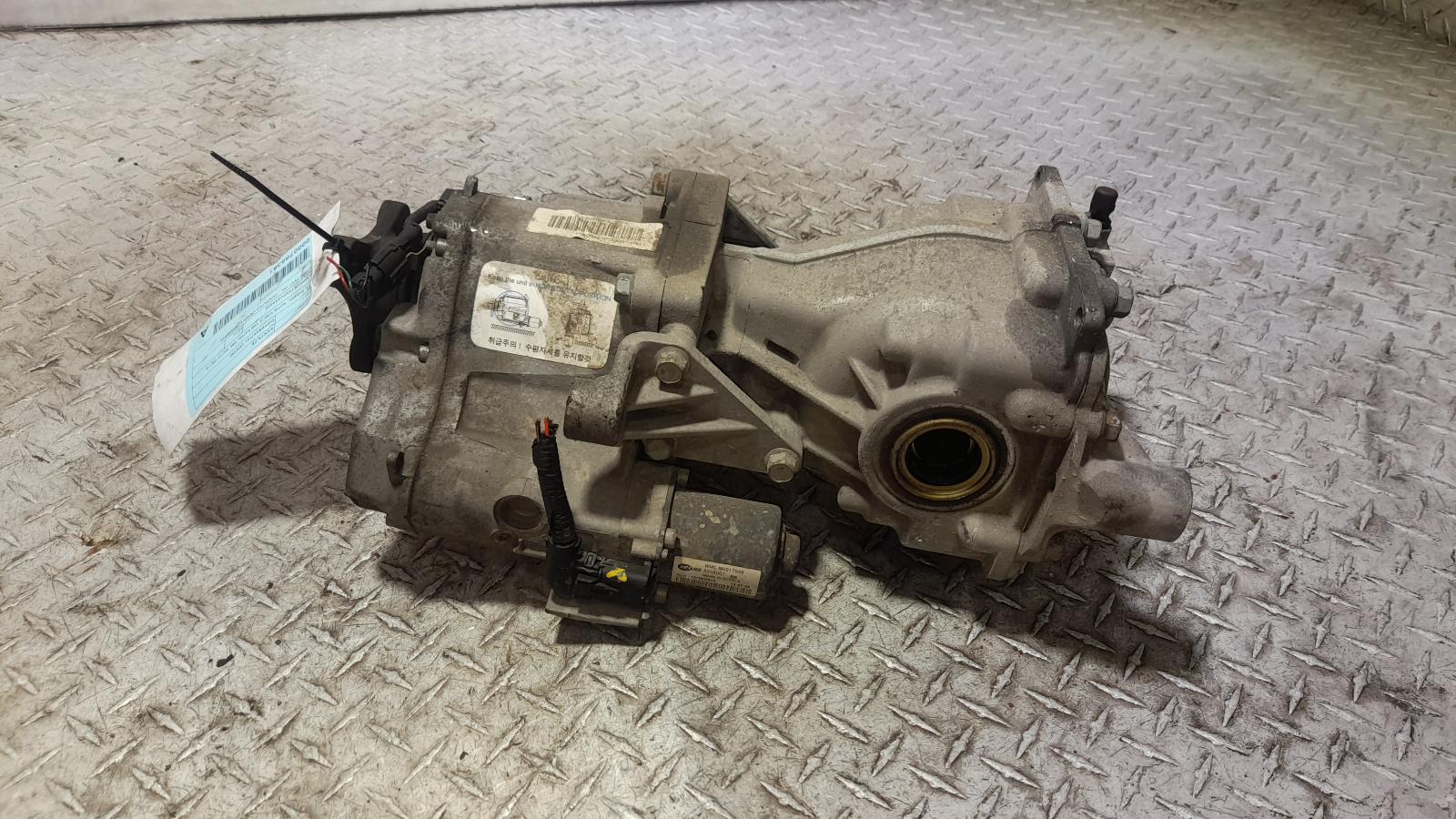 View Auto part Differential Centre Hyundai Santa Fe 2014