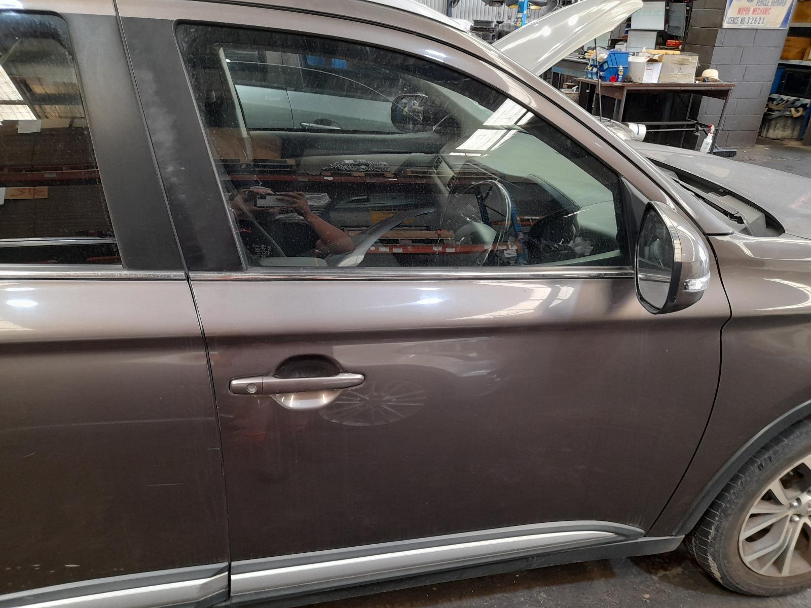 View Auto part Right Front Door Window Mitsubishi Outlander 2017