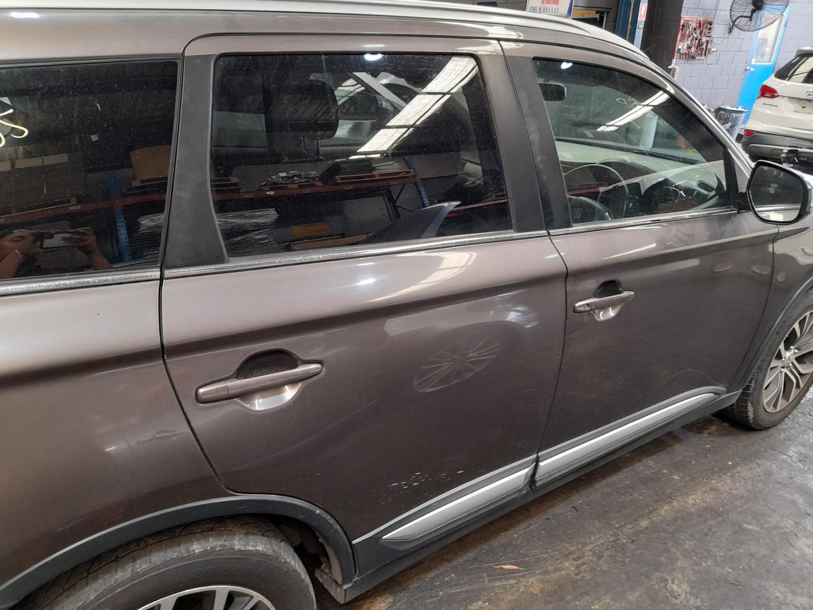 View Auto part Right Rear Door Sliding Mitsubishi Outlander 2017