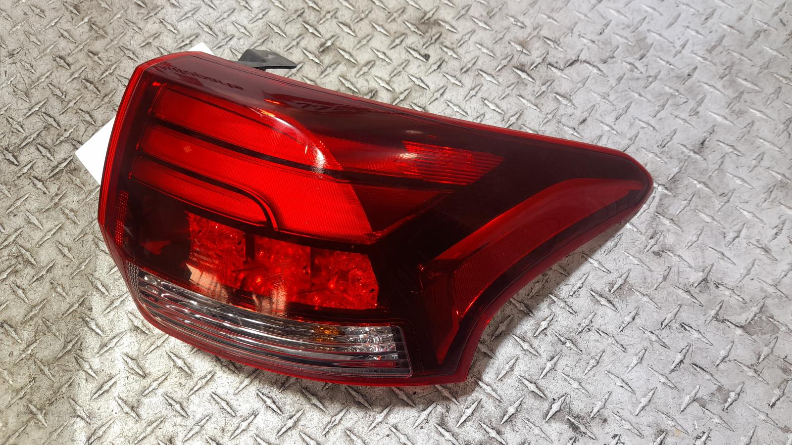 View Auto part Right Taillight Mitsubishi Outlander 2017