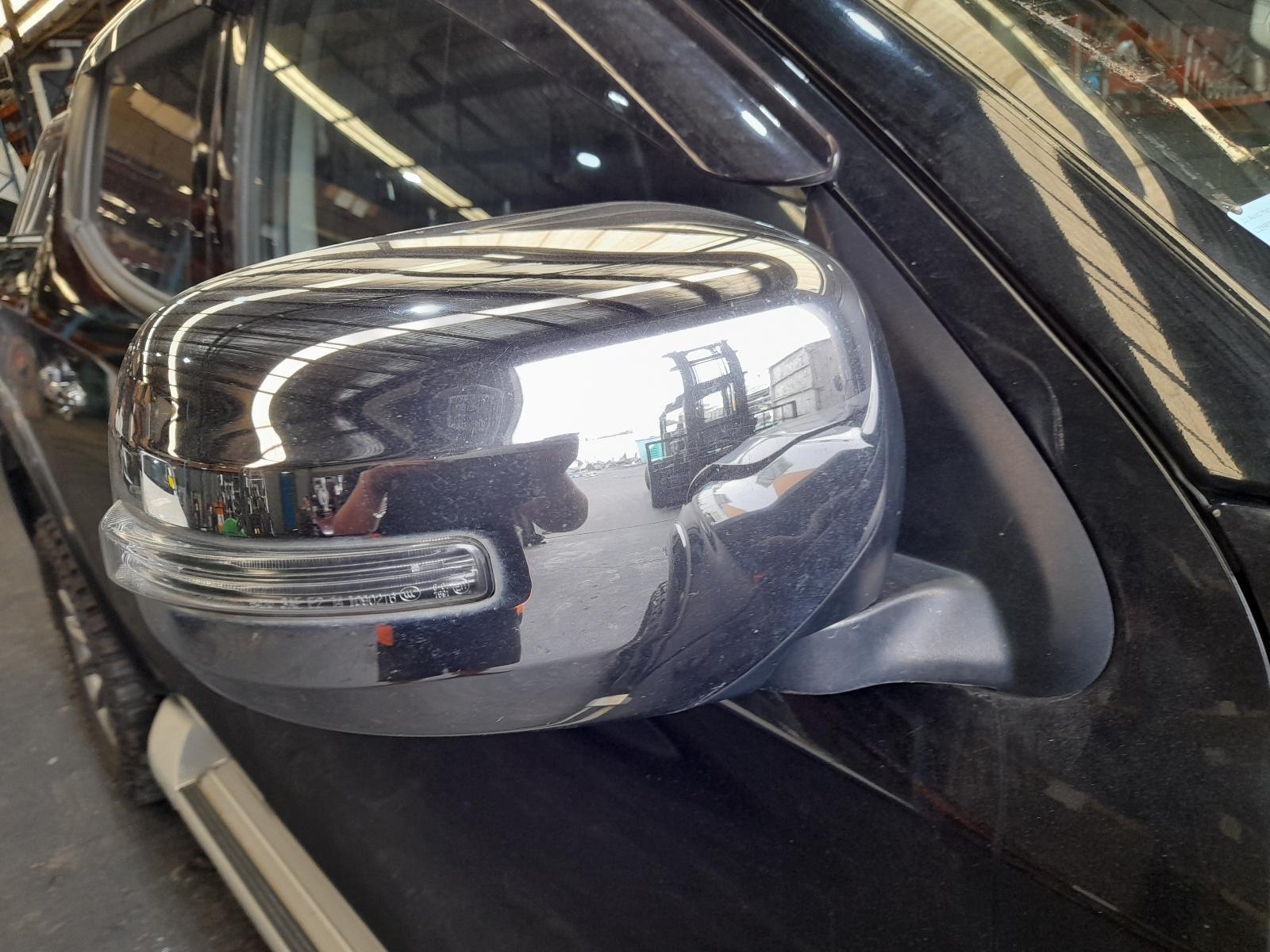 View Auto part Right Door Mirror Mitsubishi Triton 2017