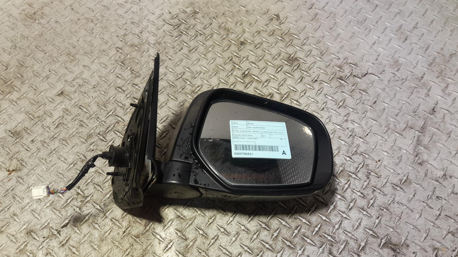 View Auto part Right Door Mirror Mitsubishi Triton 2017