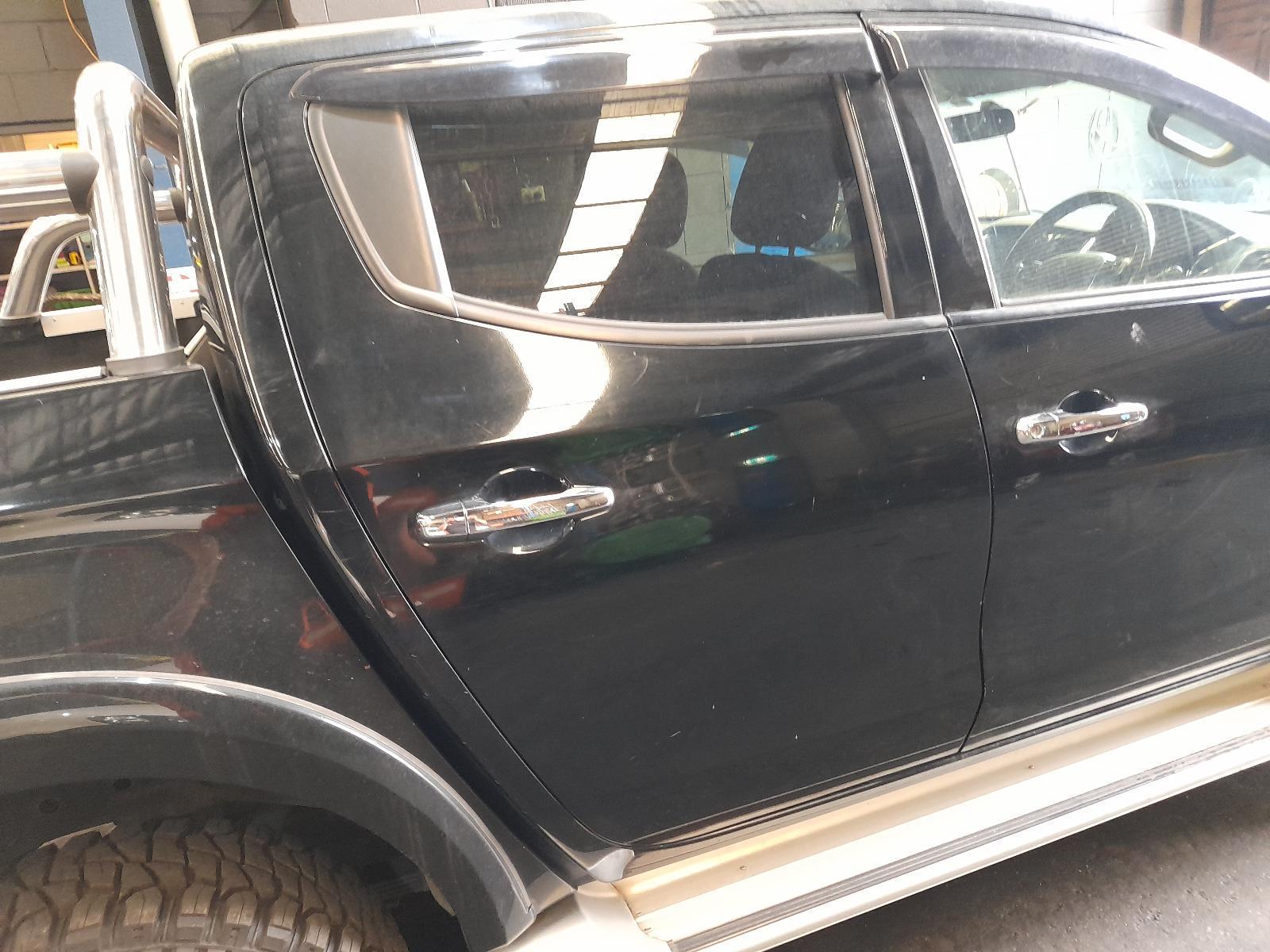 View Auto part Right Rear Door Sliding Mitsubishi Triton 2017