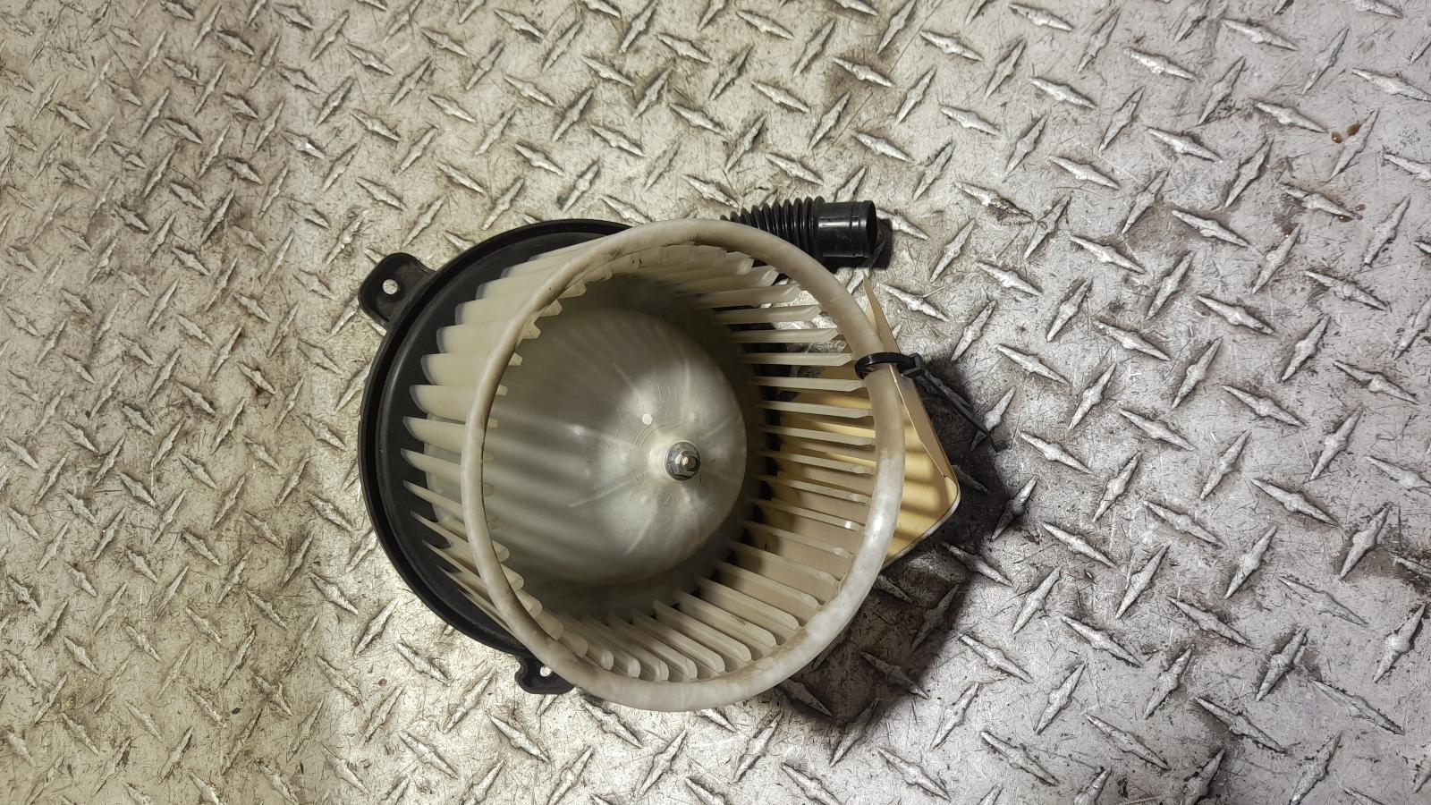 View Auto part Heater Fan Motor Mitsubishi Triton 2017