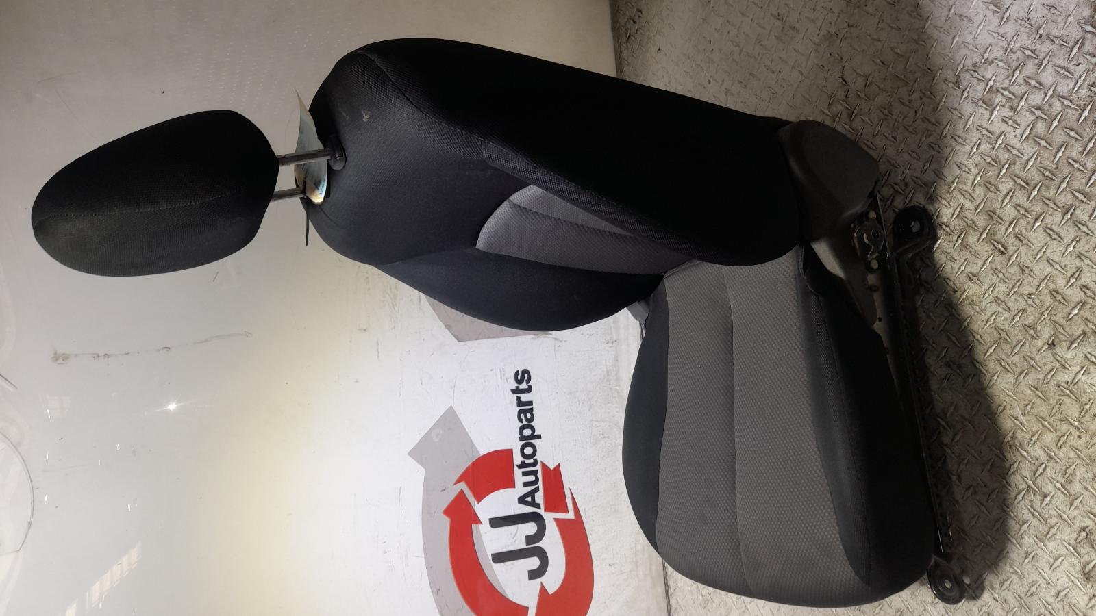 View Auto part Front Seat Mitsubishi Triton 2015