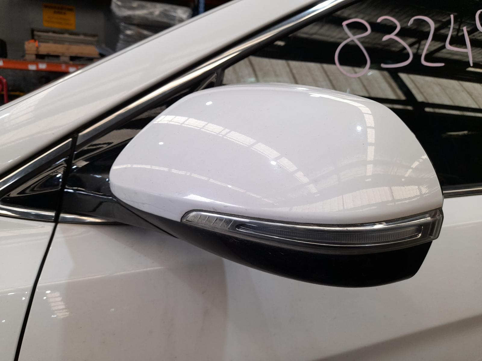 View Auto part Left Door Mirror Hyundai Santa Fe 2014