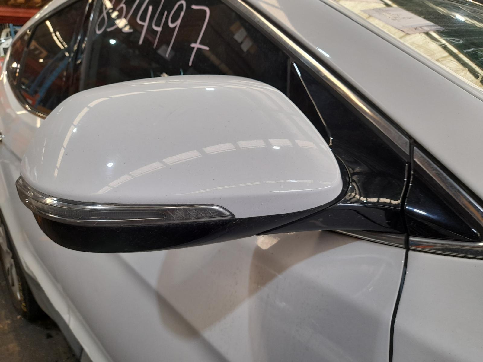 View Auto part Right Door Mirror Hyundai Santa Fe 2014
