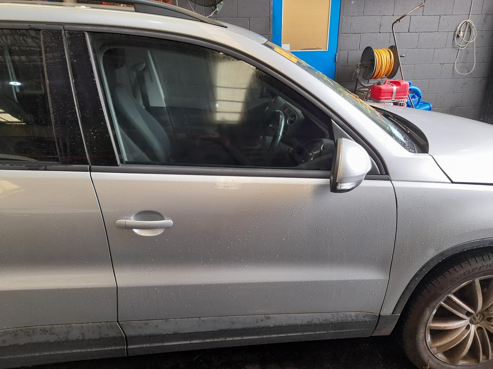 View Auto part Right Front Door Volkswagen Tiguan 2010