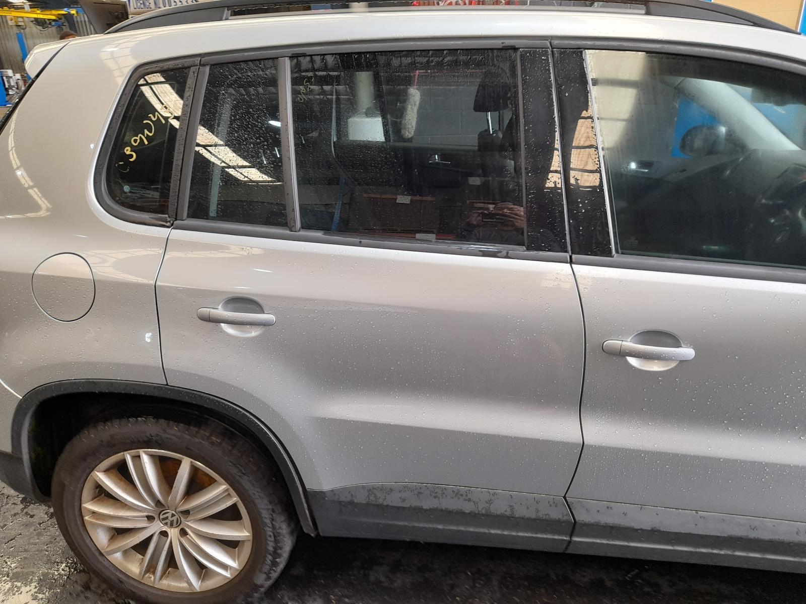 View Auto part Right Rear Door Window Volkswagen Tiguan 2010