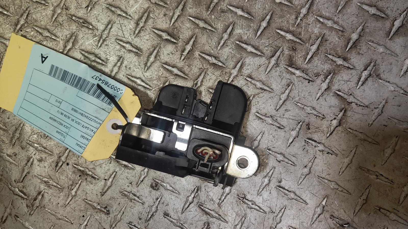 View Auto part Door/Boot/Gate Lock Volkswagen Tiguan 2010