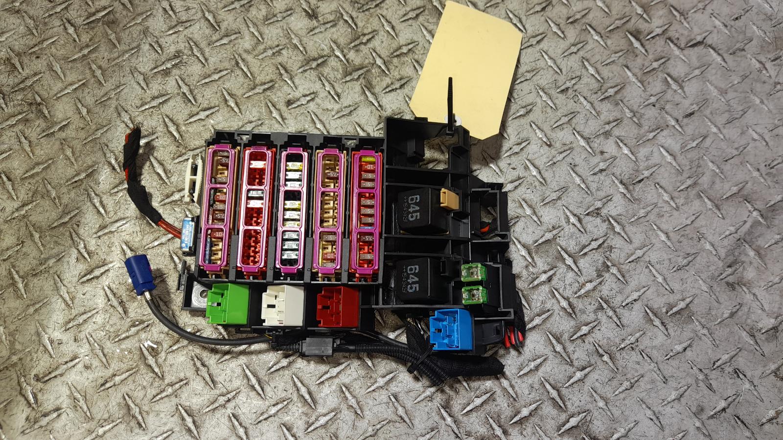 View Auto part Fuse Box Audi Q7 2015