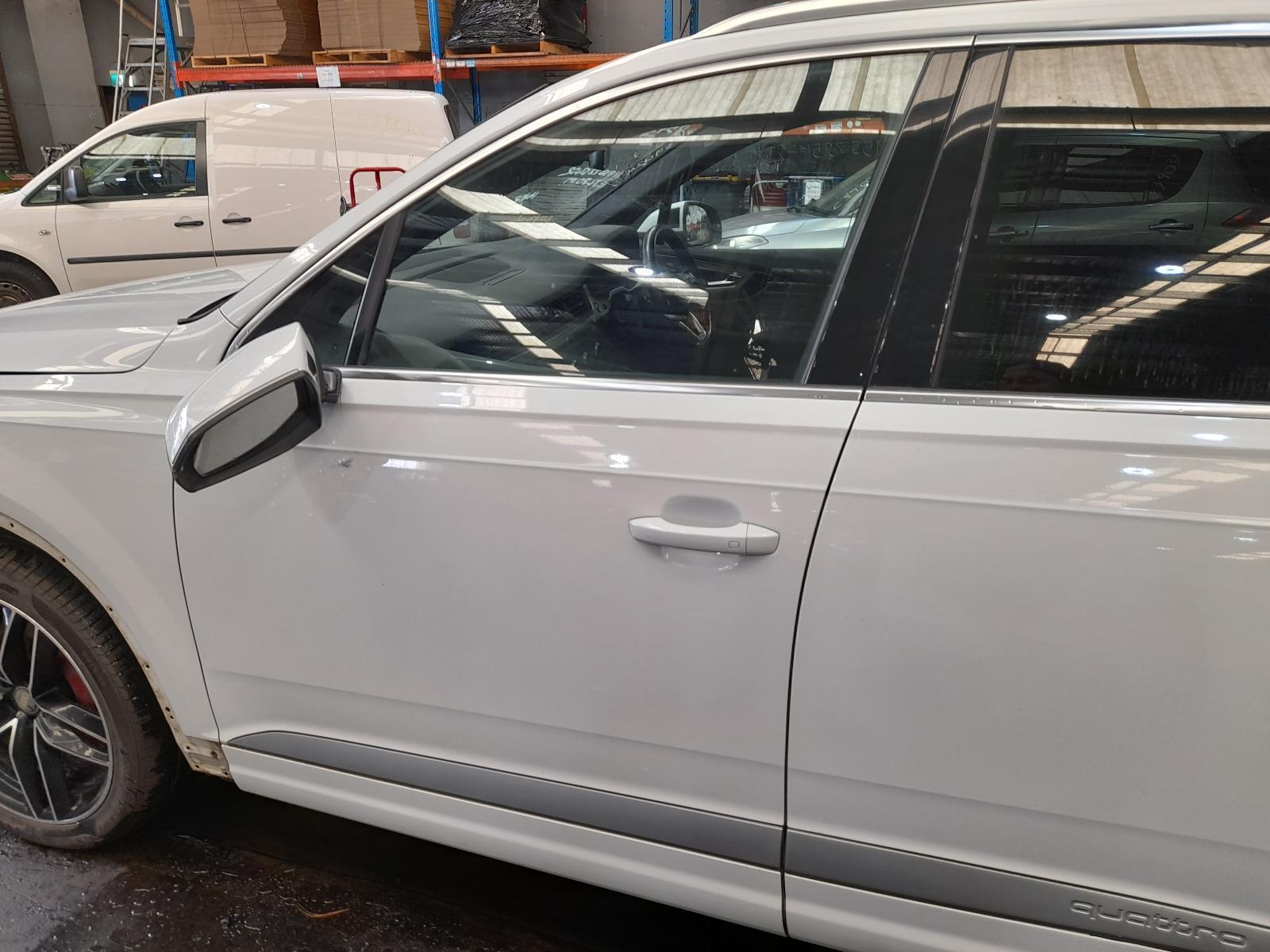 View Auto part Left Front Door Window Audi Q7 2015