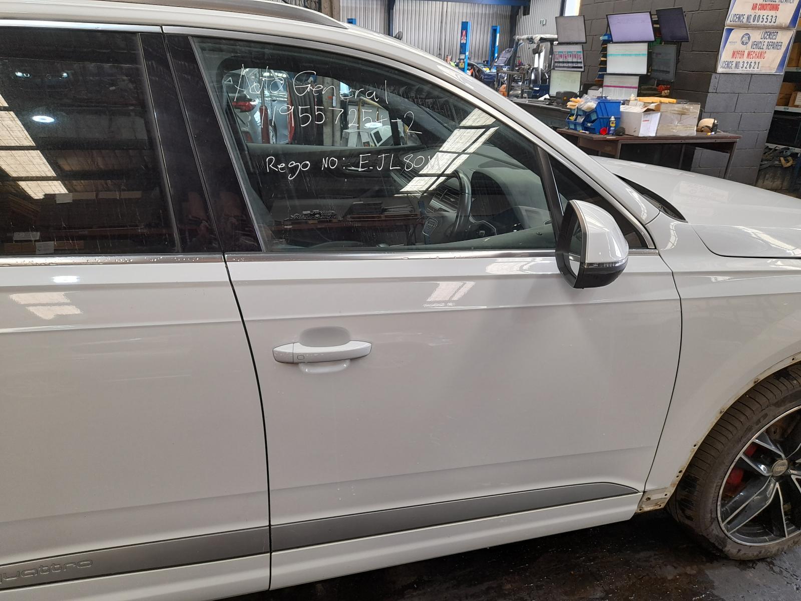 View Auto part Right Front Door Audi Q7 2015