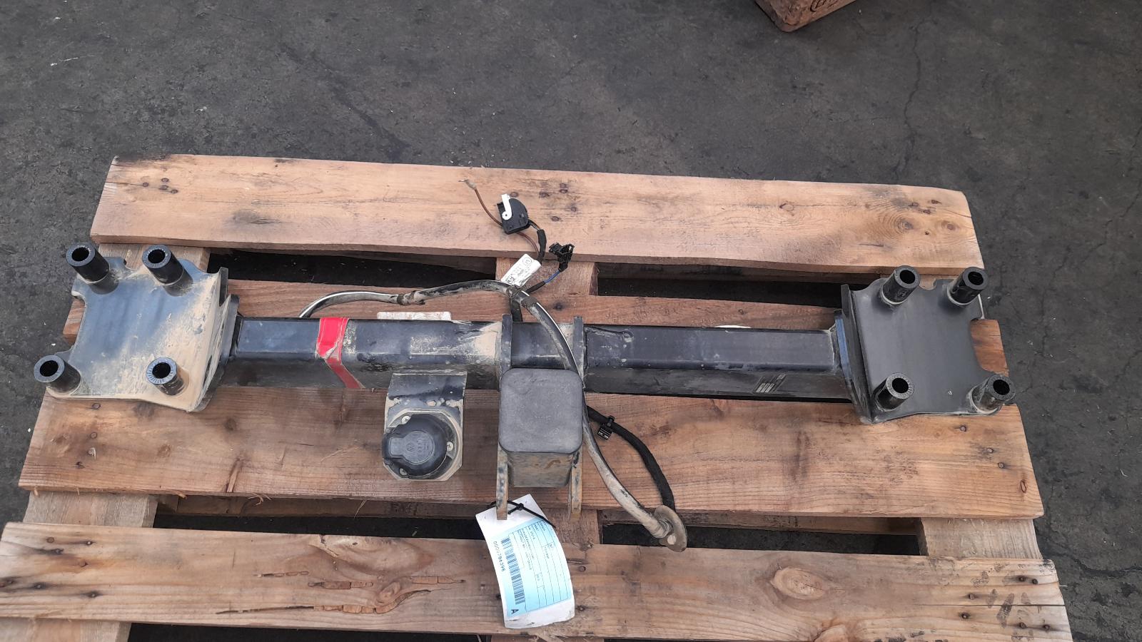 View Auto part Towbar Audi Q7 2015