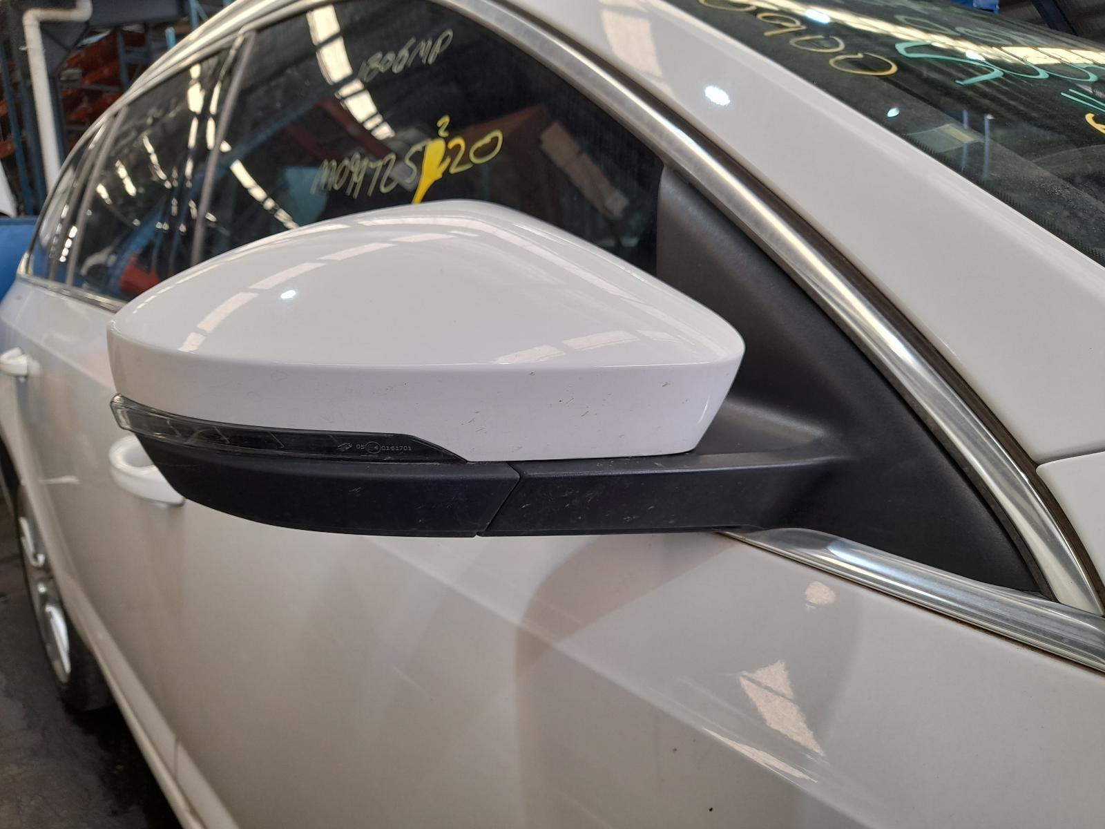 View Auto part Right Door Mirror Skoda Octavia 2013