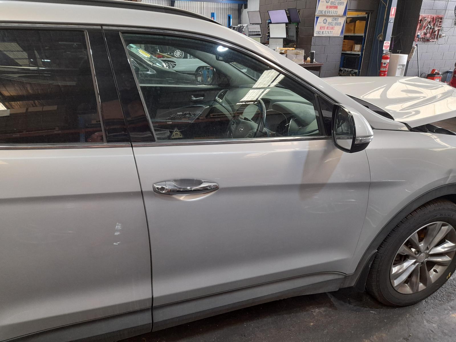 View Auto part Right Front Window Reg/Motor Hyundai Santa Fe 2016