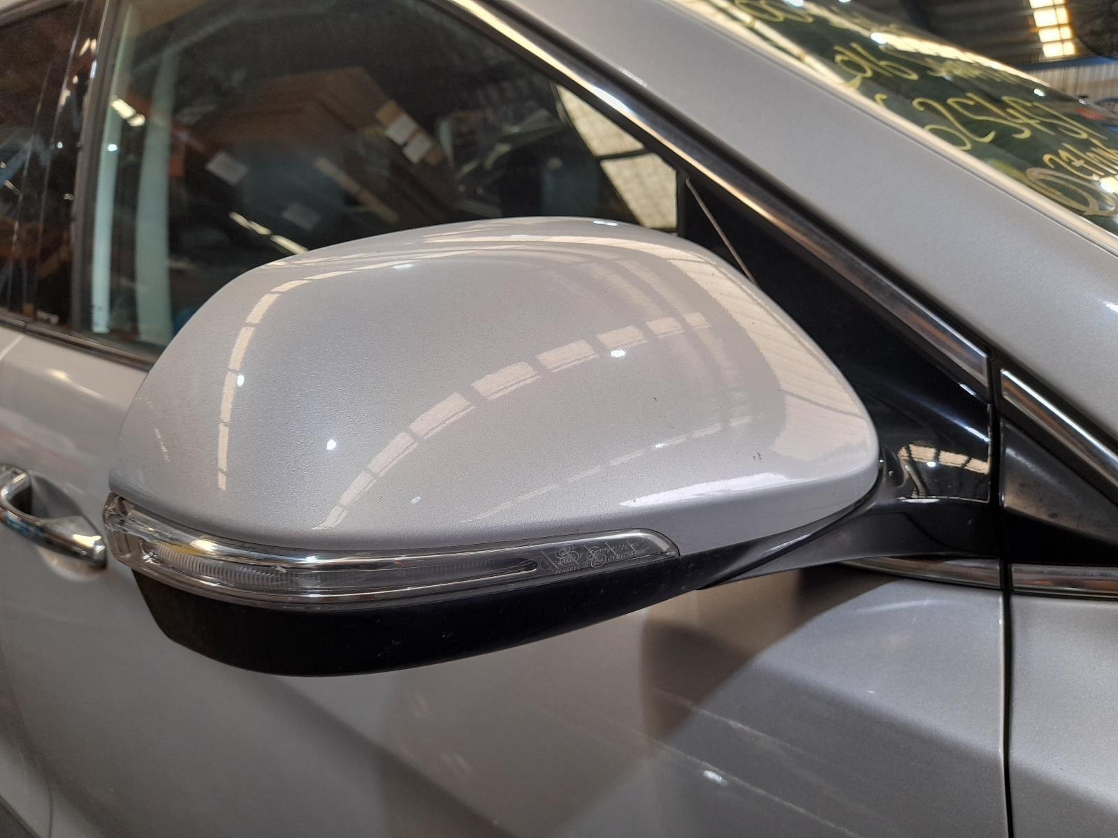 View Auto part Right Door Mirror Hyundai Santa Fe 2016