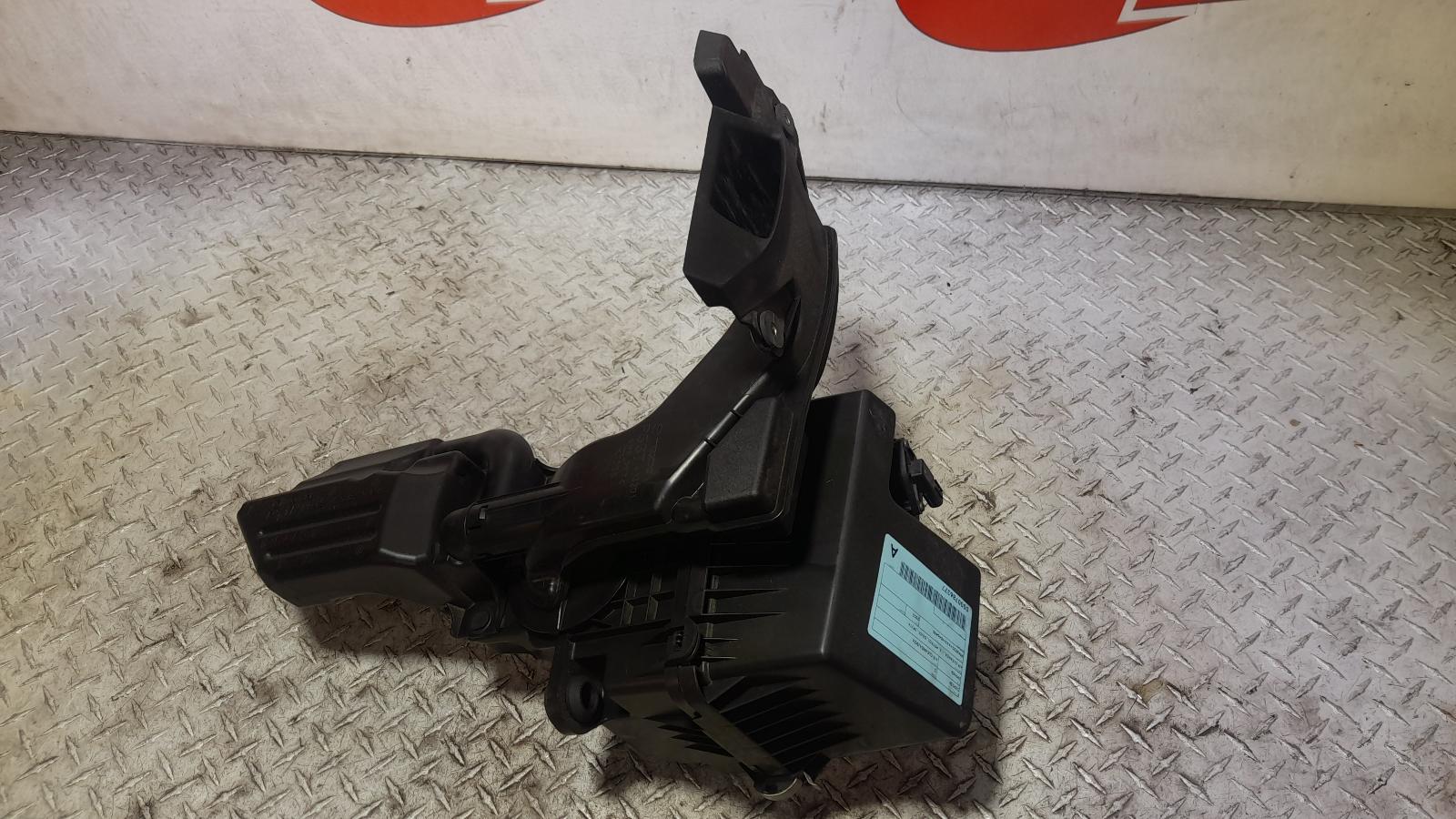 View Auto part Air Cleaner/Box Mazda 2 2022