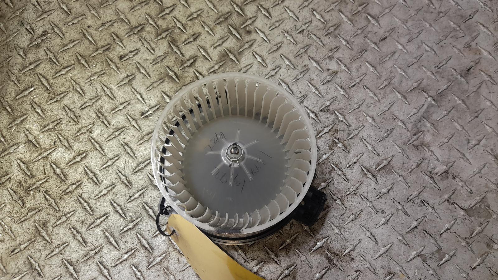 View Auto part Heater Fan Motor Mazda 2 2022