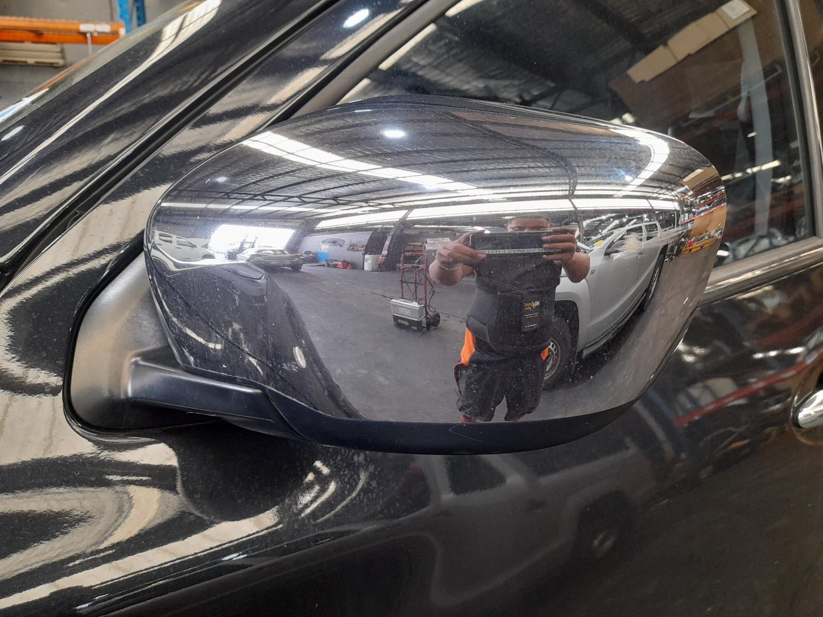 View Auto part Left Door Mirror Nissan Navara 2017