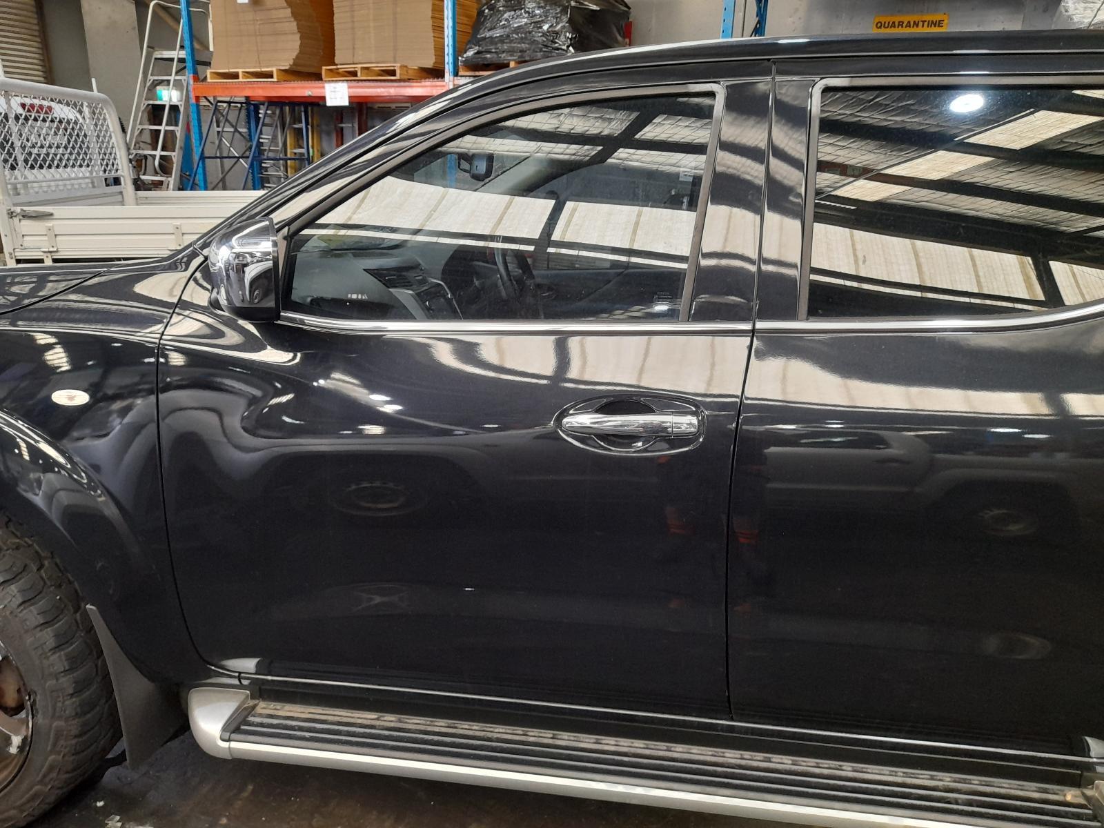 View Auto part Left Front Window Reg/Motor Nissan Navara 2017