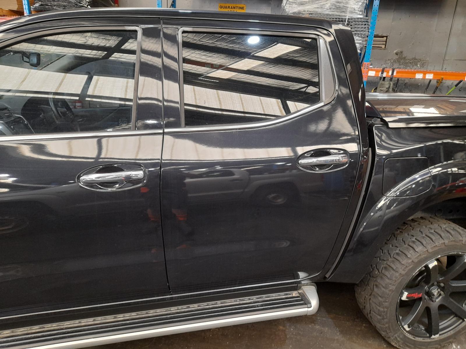 View Auto part Left Rear Wnd Reg/Motor Nissan Navara 2017