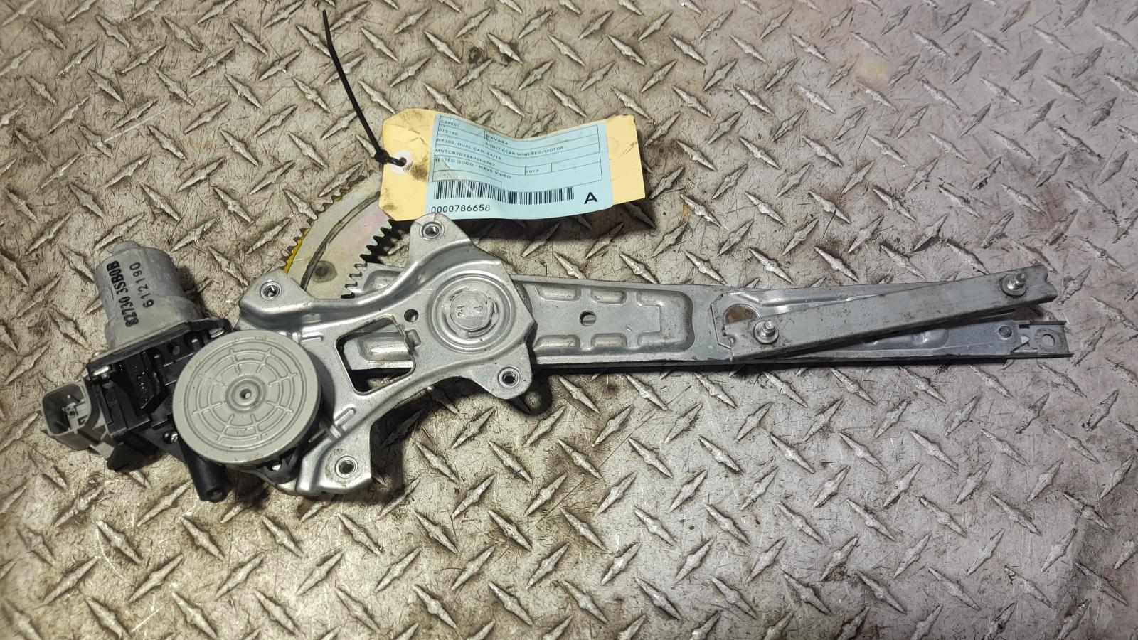 View Auto part Right Rear Wnd Reg/Motor Nissan Navara 2017