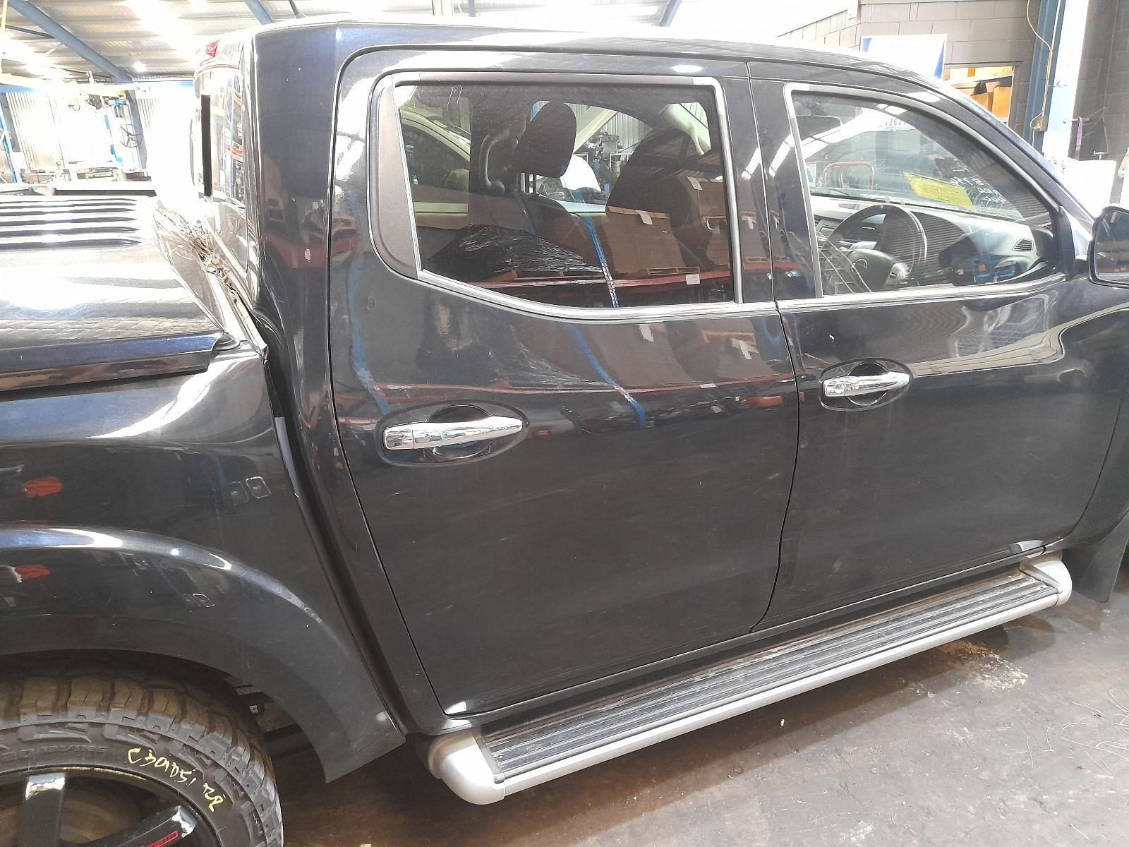 View Auto part Right Rear Door Window Nissan Navara 2017