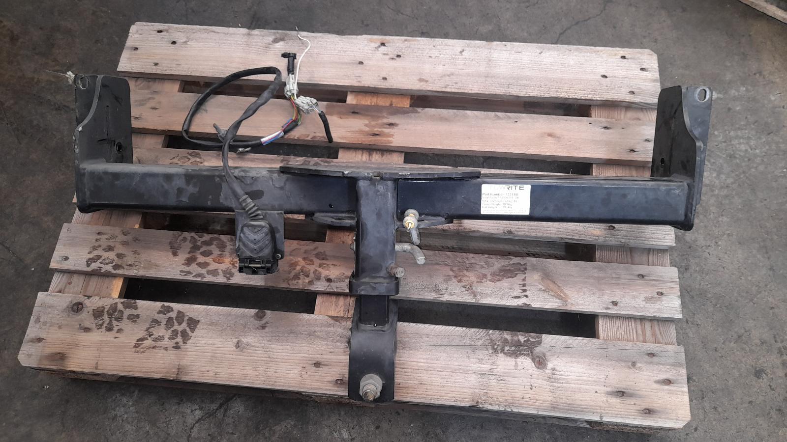 View Auto part Towbar Nissan Navara 2017