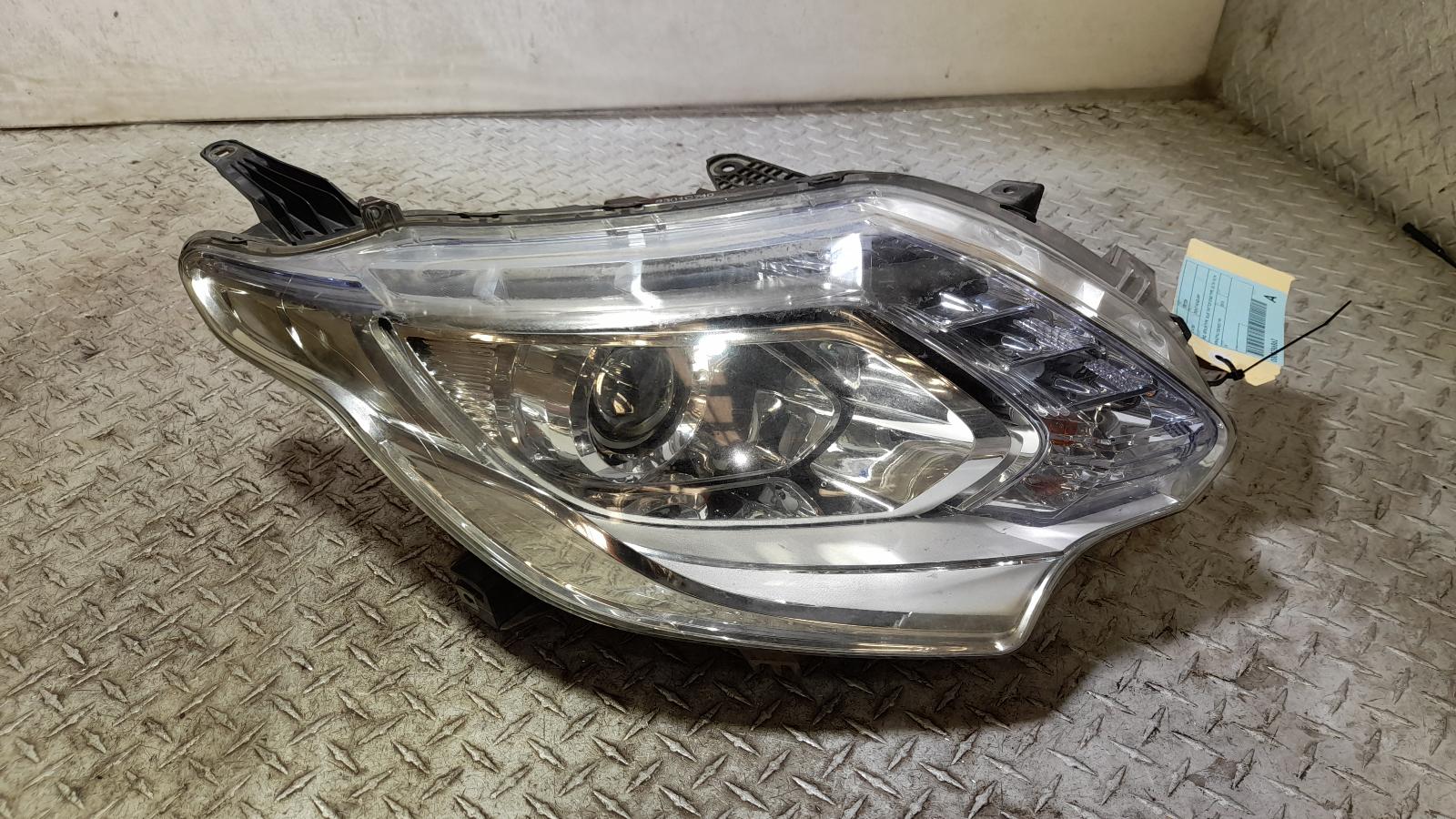 View Auto part Right Headlamp Mitsubishi Triton 2015
