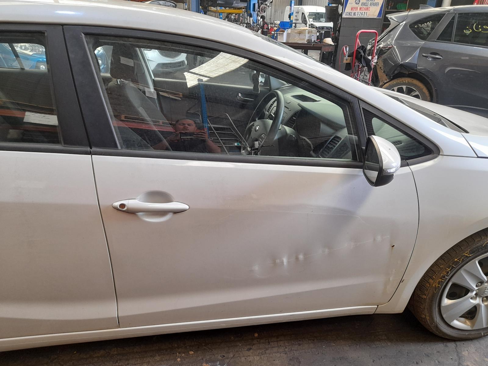 View Auto part Right Front Window Reg/Motor Kia Cerato 2015