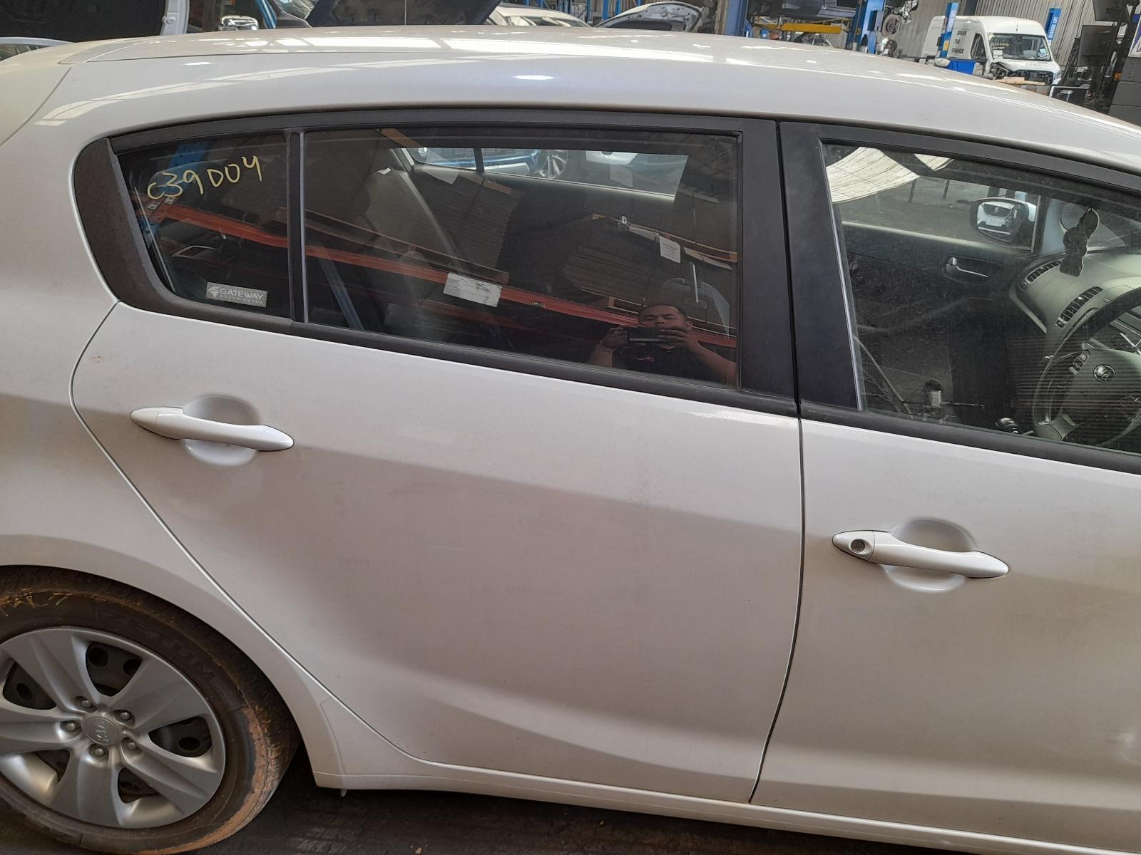 View Auto part Right Rear Wnd Reg/Motor Kia Cerato 2015