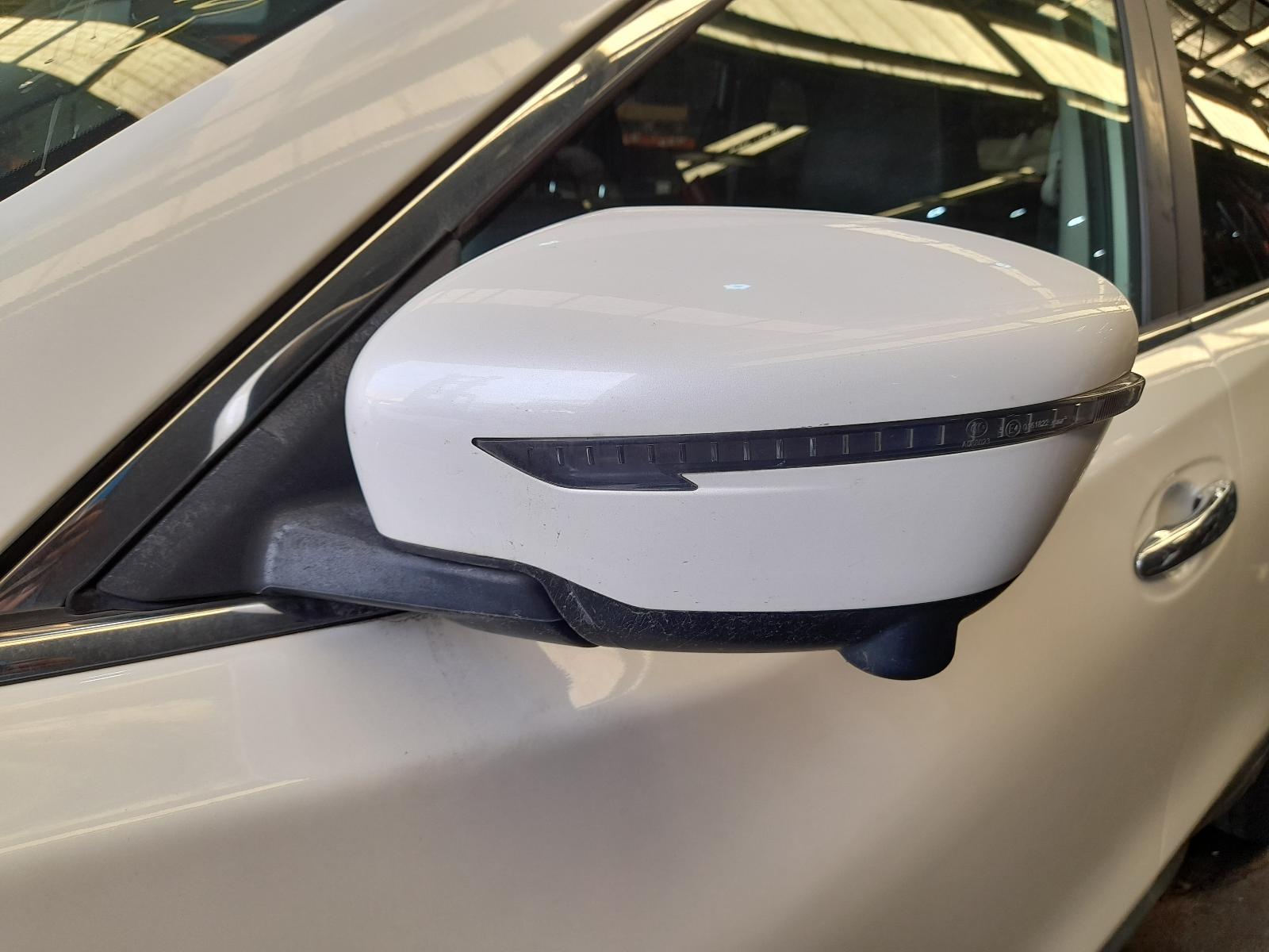 View Auto part Left Door Mirror Nissan Xtrail 2018