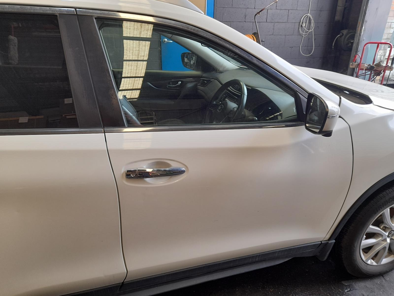 View Auto part Right Front Door Window Nissan Xtrail 2018