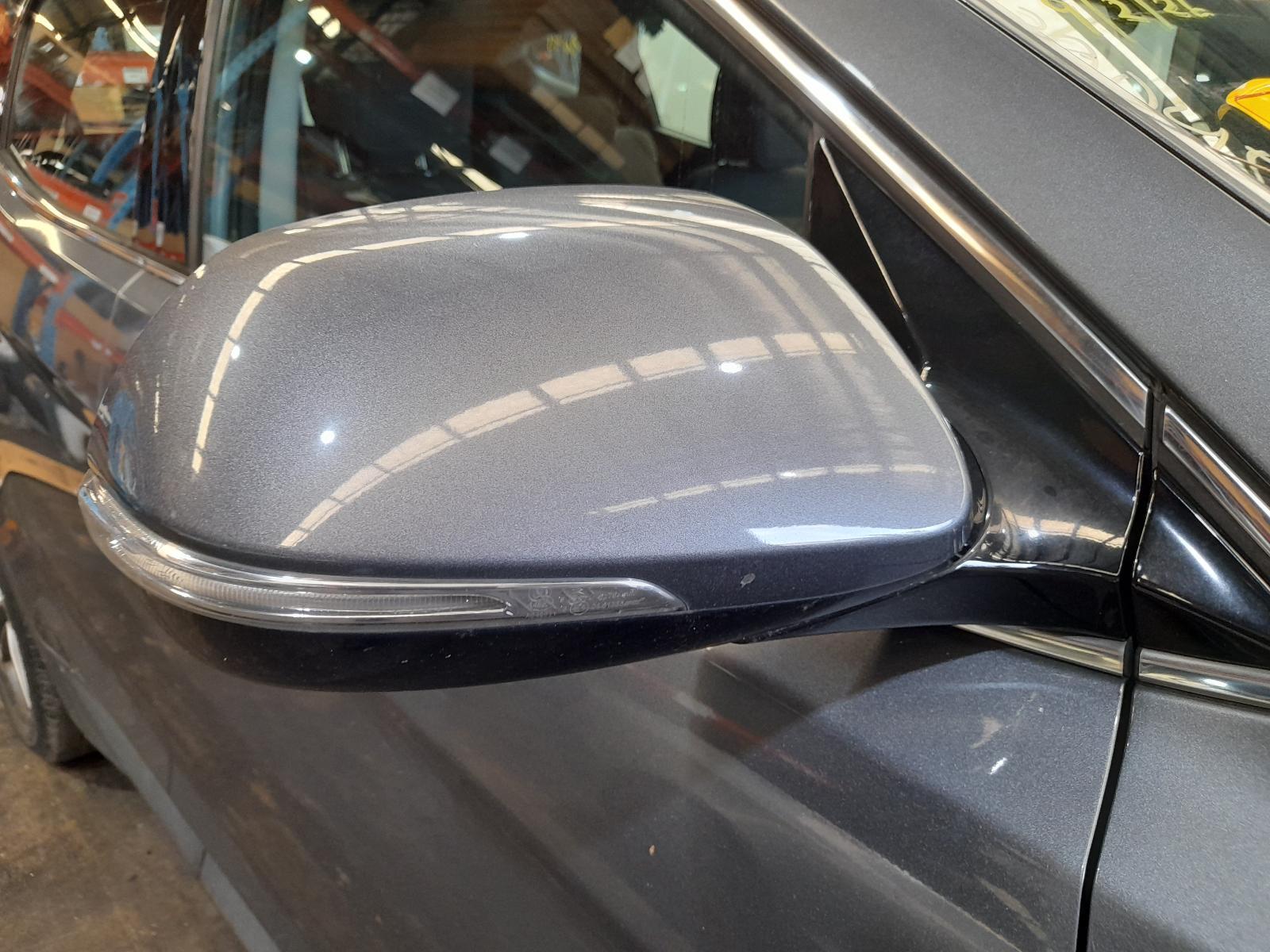 View Auto part Right Door Mirror Hyundai Santa Fe 2017
