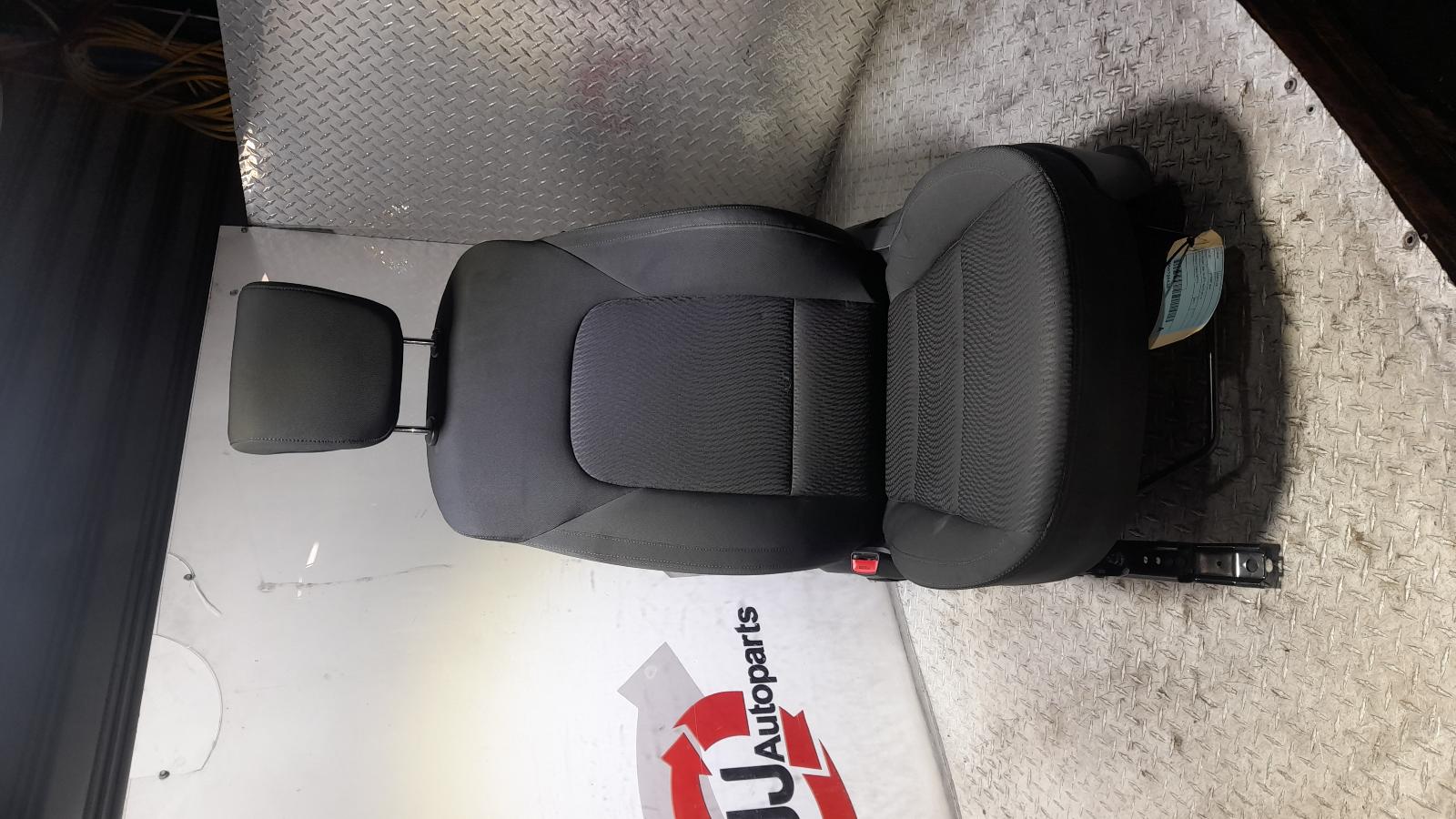 View Auto part Front Seat Hyundai Santa Fe 2017