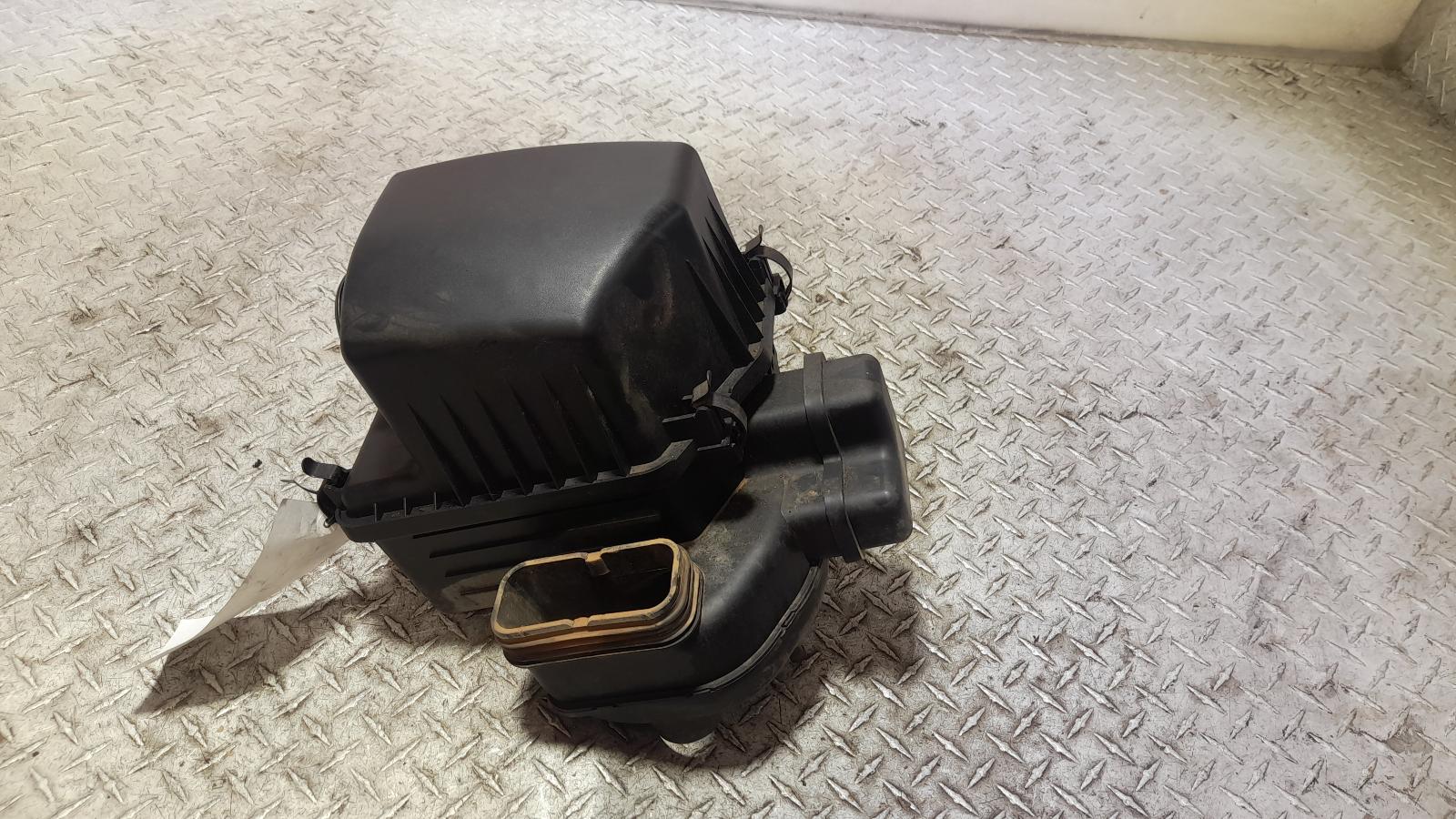 View Auto part Air Cleaner/Box Hyundai Ix35 2013