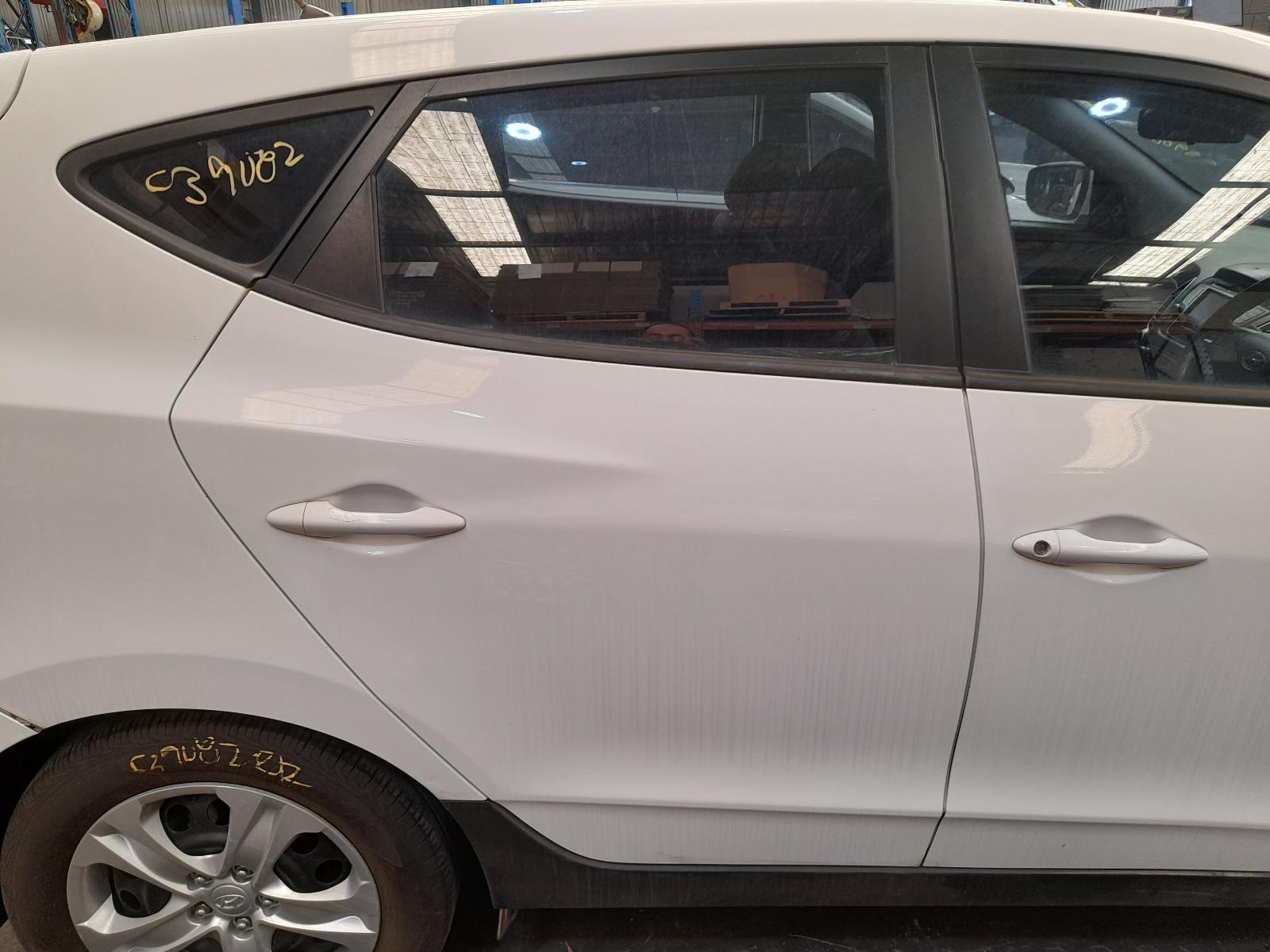 View Auto part Right Rear Door Sliding Hyundai Ix35 2013