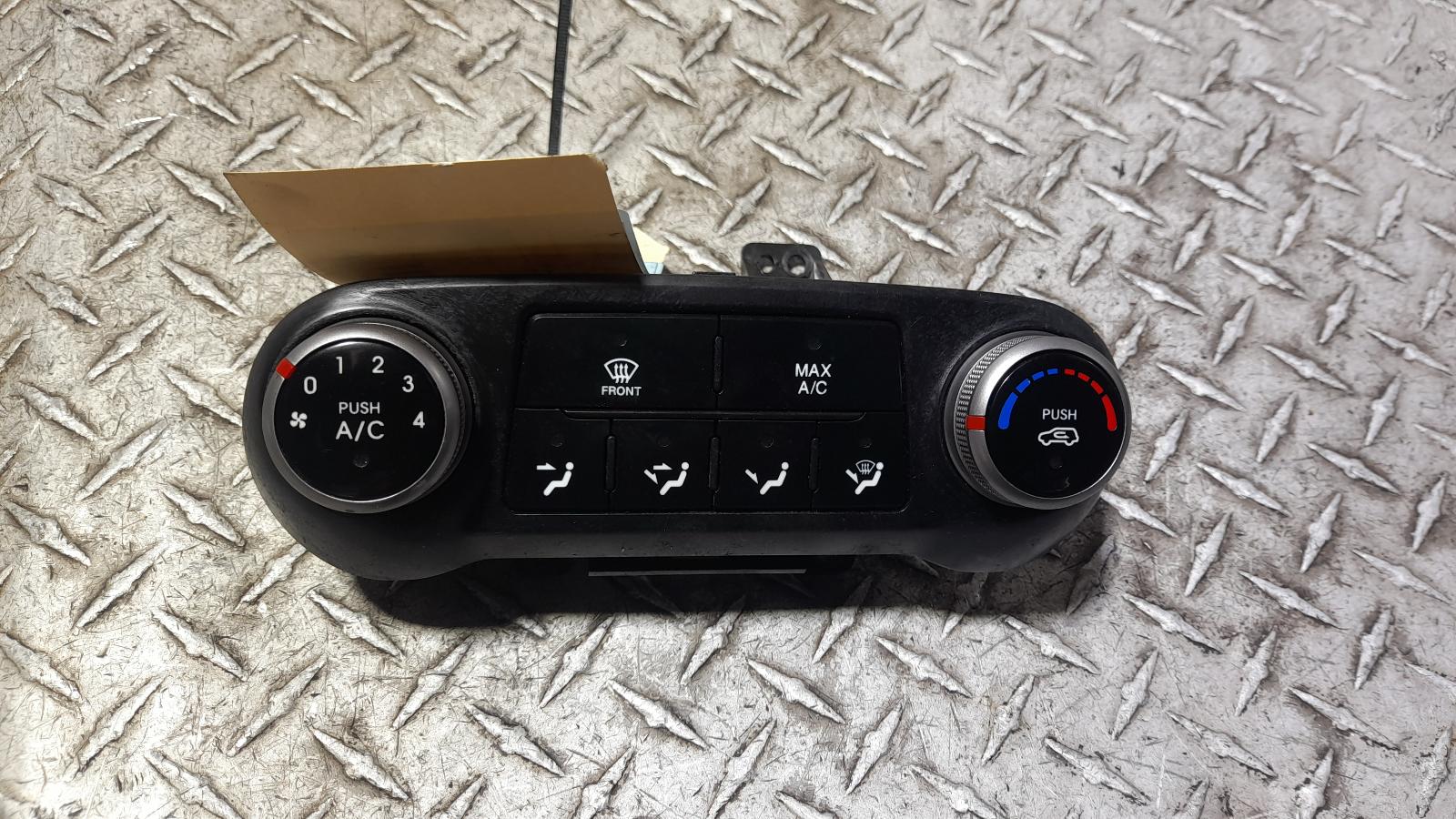 View Auto part Heater/Ac Controls Hyundai Ix35 2013