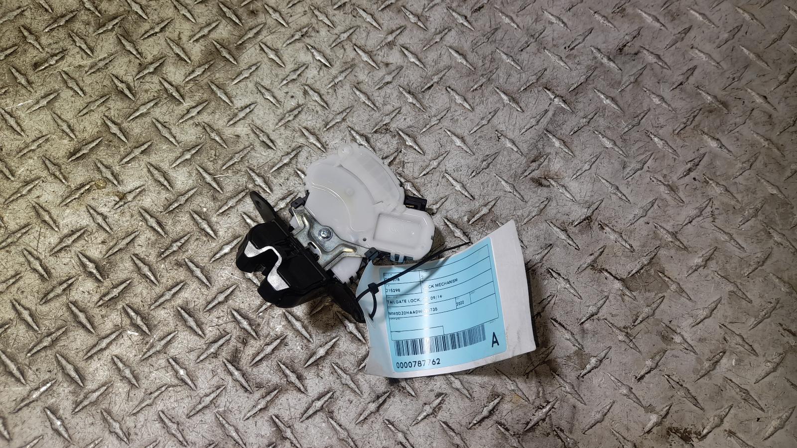 View Auto part Door/Boot/Gate Lock Mazda 2 2020