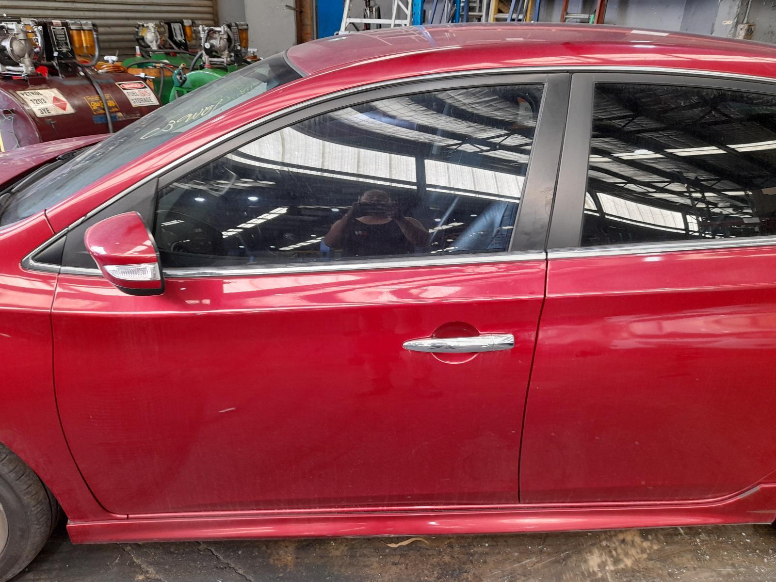 View Auto part Left Front Door Nissan Pulsar 2015