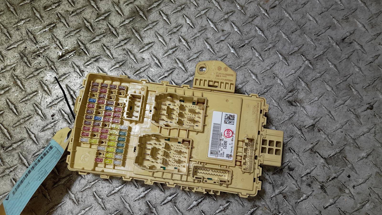 View Auto part Fuse Box Hyundai Staria 2022