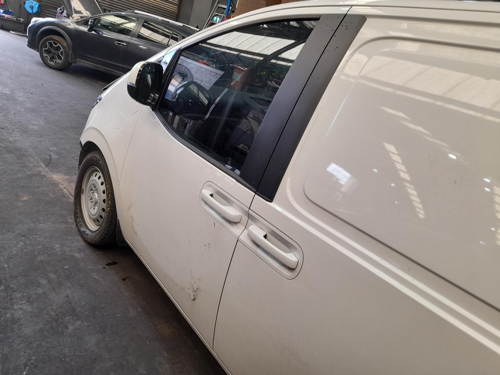 View Auto part Left Front Door Hyundai Staria 2022