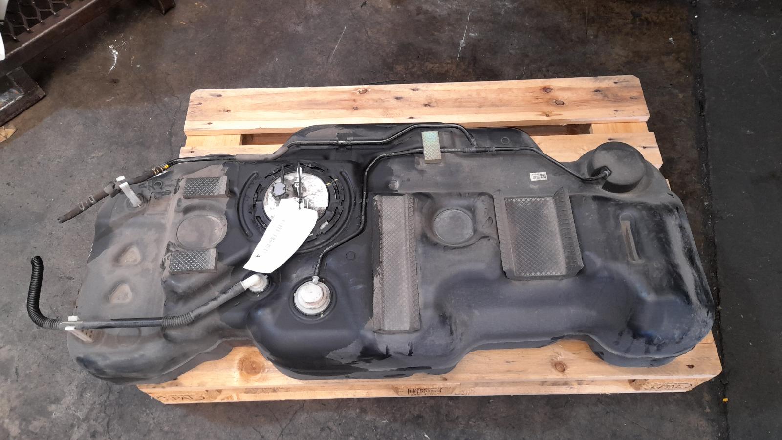 View Auto part Fuel Tank Hyundai Staria 2022