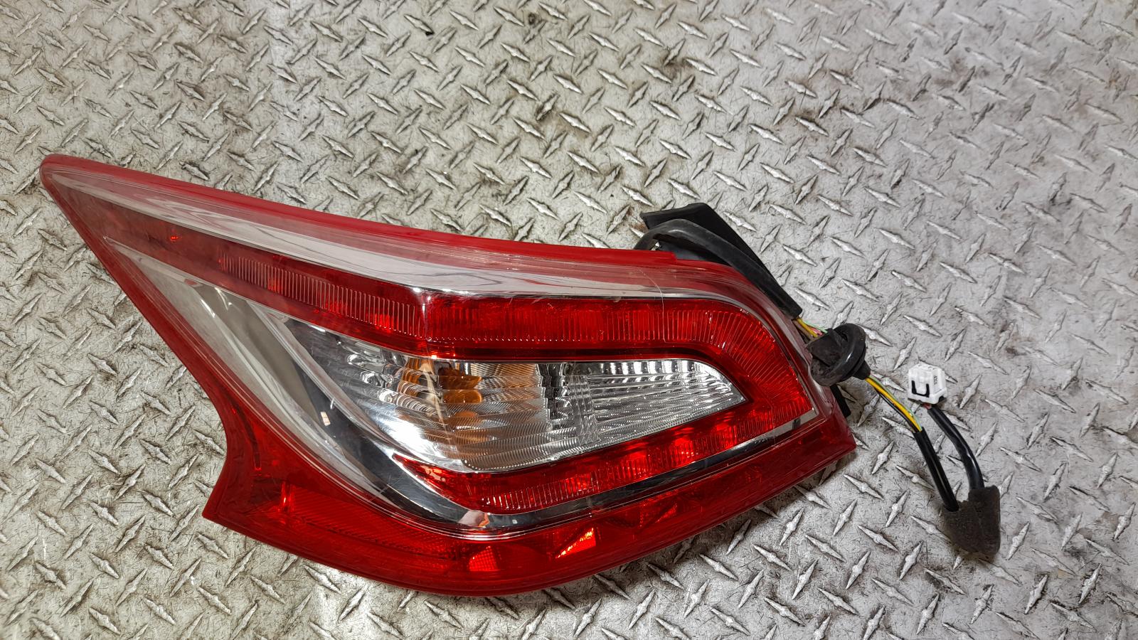 View Auto part Left Taillight Nissan Altima 2014