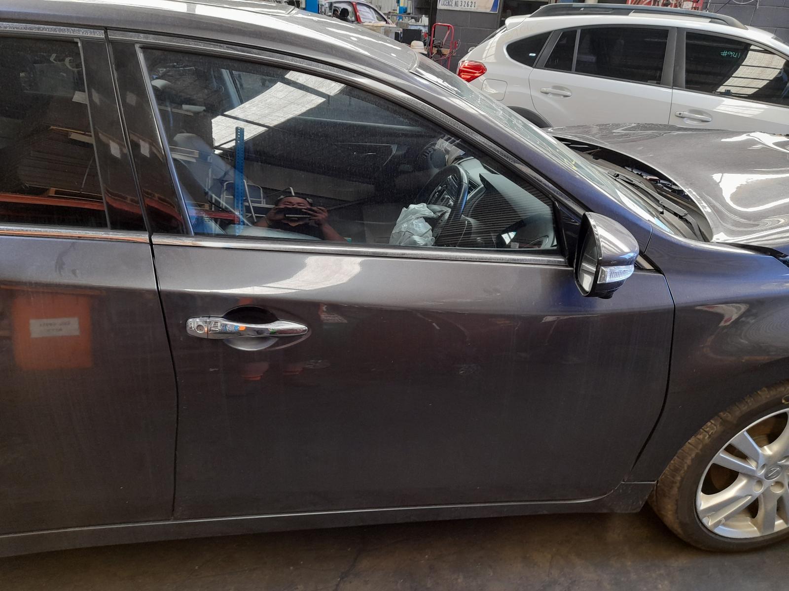 View Auto part Right Front Door Nissan Altima 2014