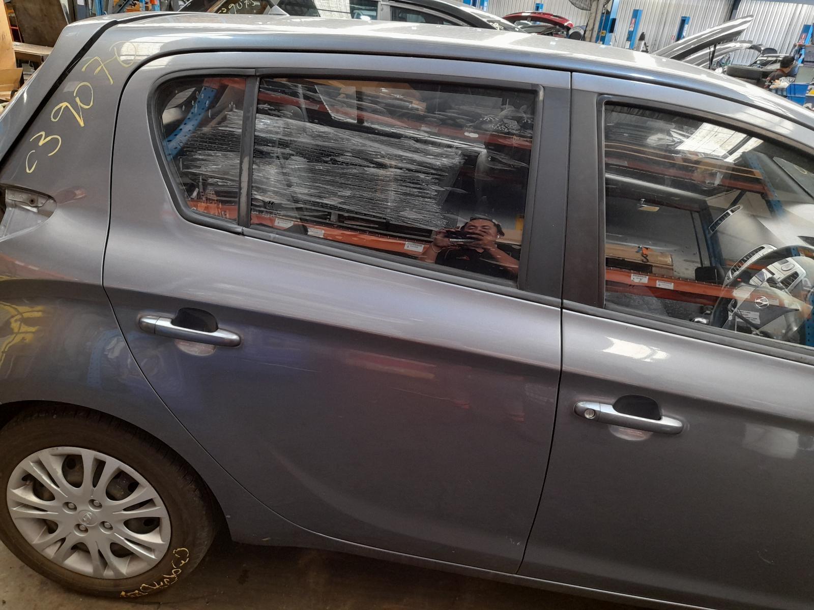 View Auto part Right Rear Door Sliding Hyundai I20 2011